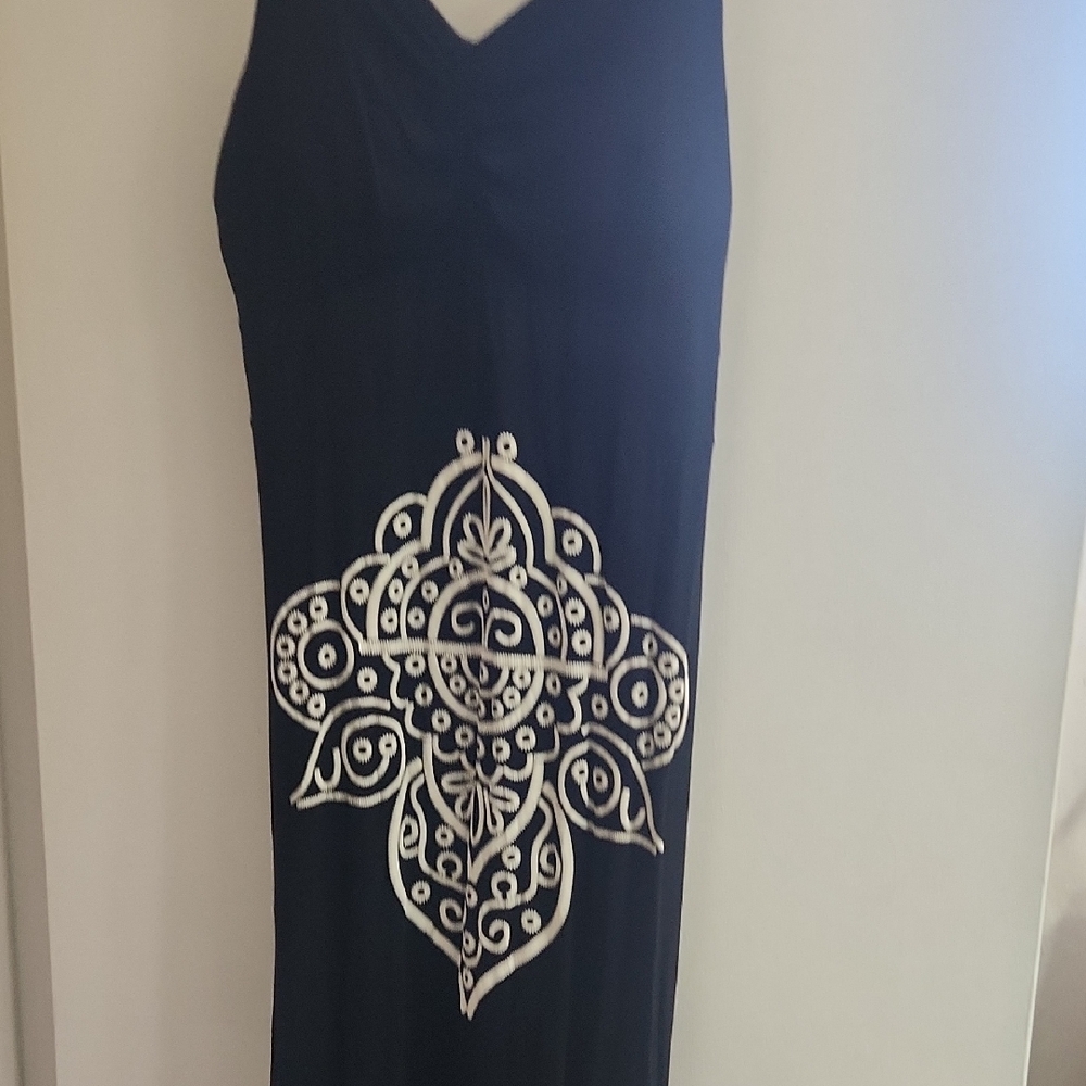 Elegant Black and White Maxi Dress